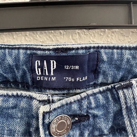 GAP 70s Flare Jeans Womens 12 31R Medium Wash Button Detail Retro - Picture 3 of 8